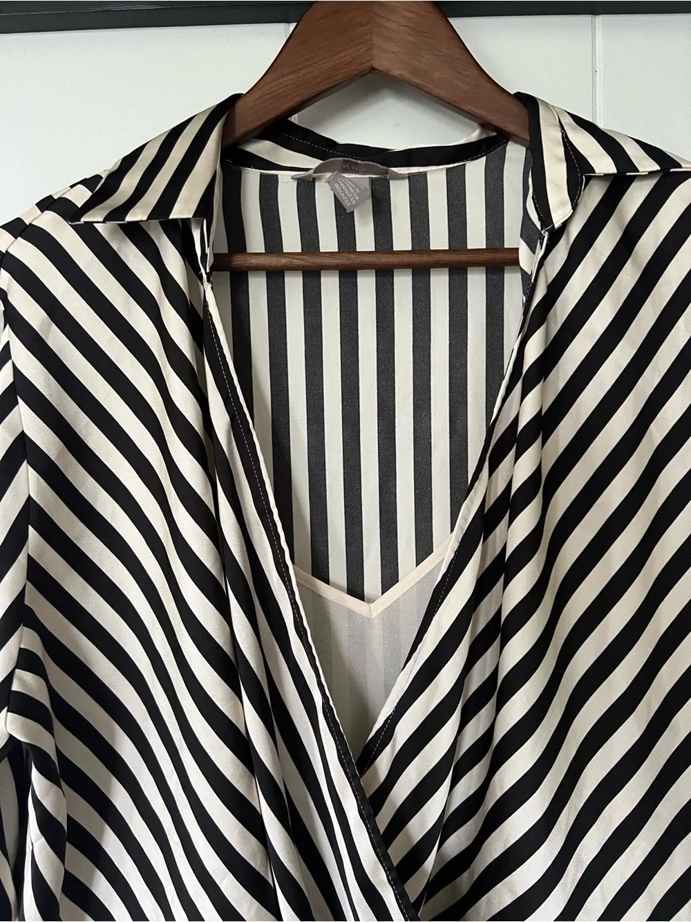 H&M Wrap-over Classic Striped Blouse Medium - Picture 4 of 9
